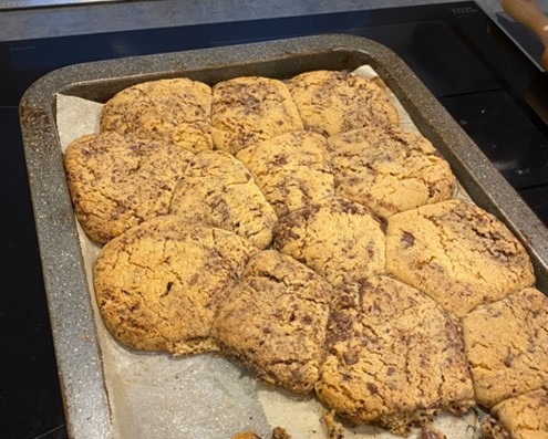 cookies collés sur la plaque