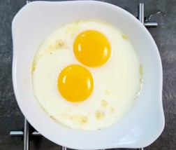 œufs dans un plat à œufs