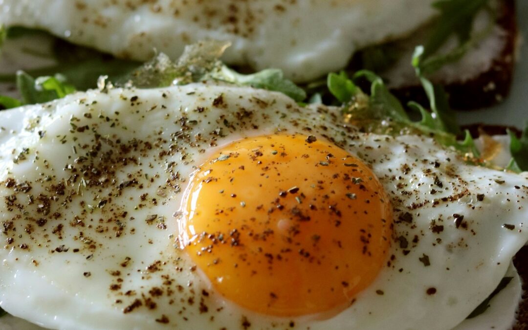 Une technique simple pour des œufs au plat parfaits