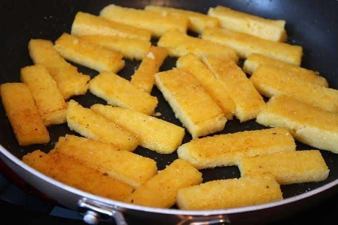 photo de polenta poêlée.